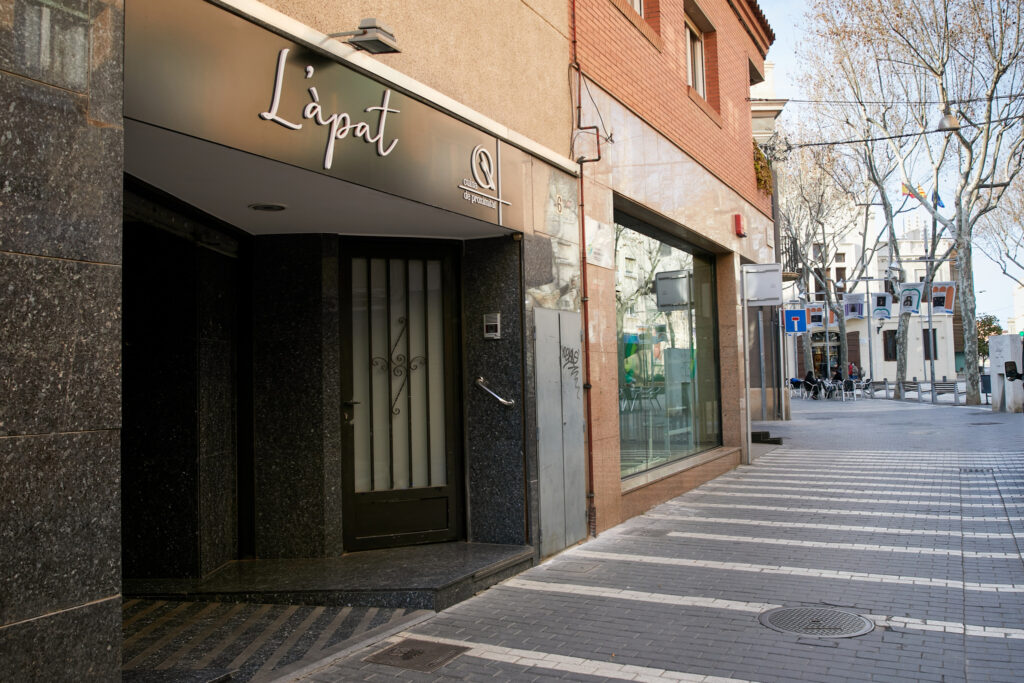 contáctanos y visitanos