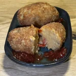 Croqueta de escalivada y mermelada de tomate