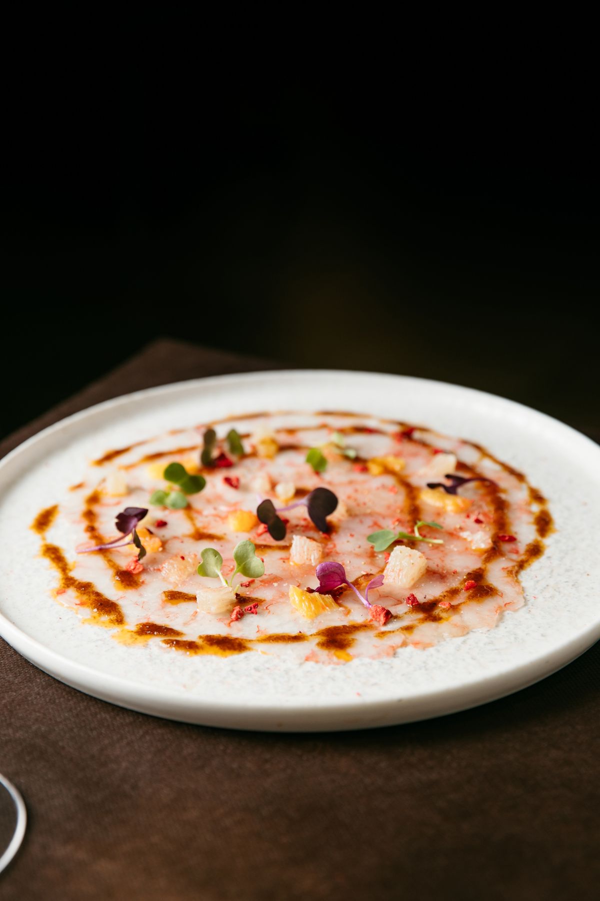 Carpaccio de gamba roja de Palamós con frutos rojos y cítricos