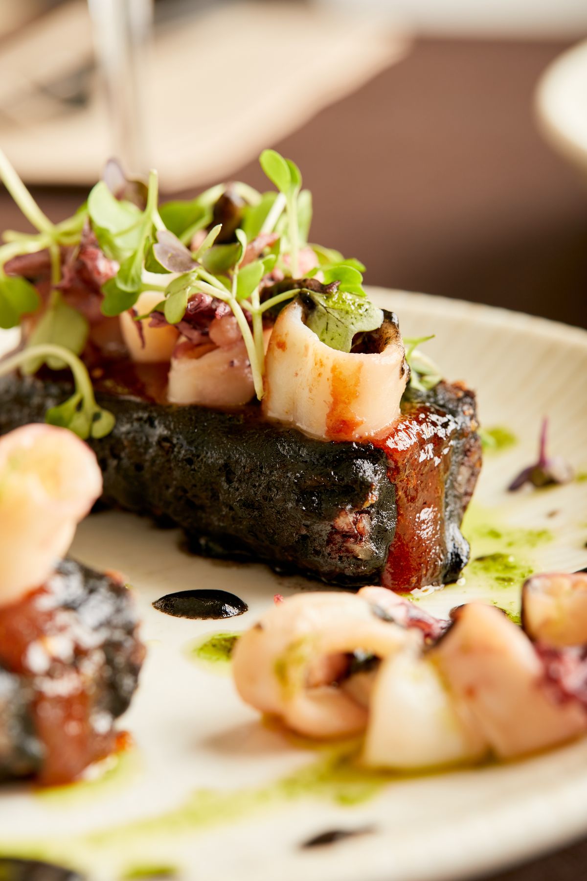 Morcilla de Burgos con calamarcitos en su tinta