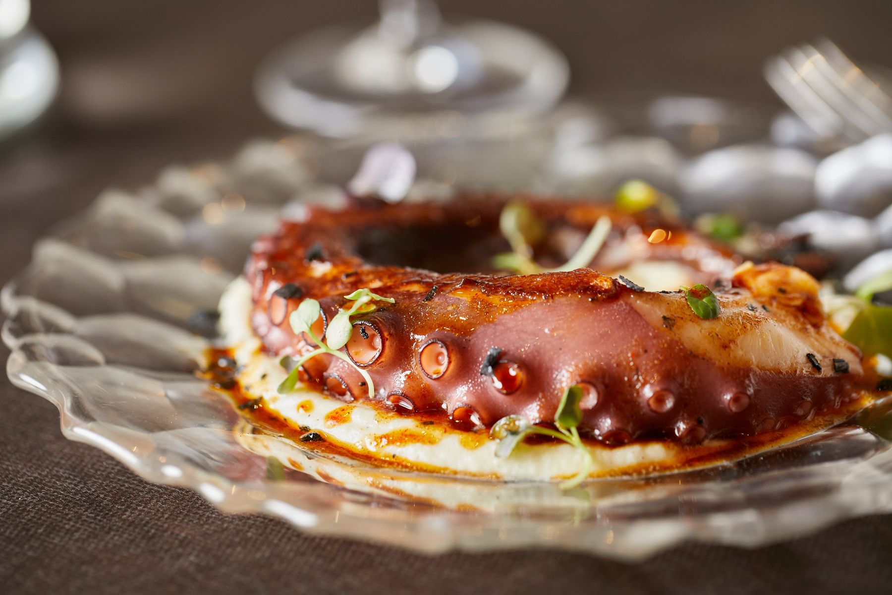 Pulpo con parmentier de patata y aceite de pimentón