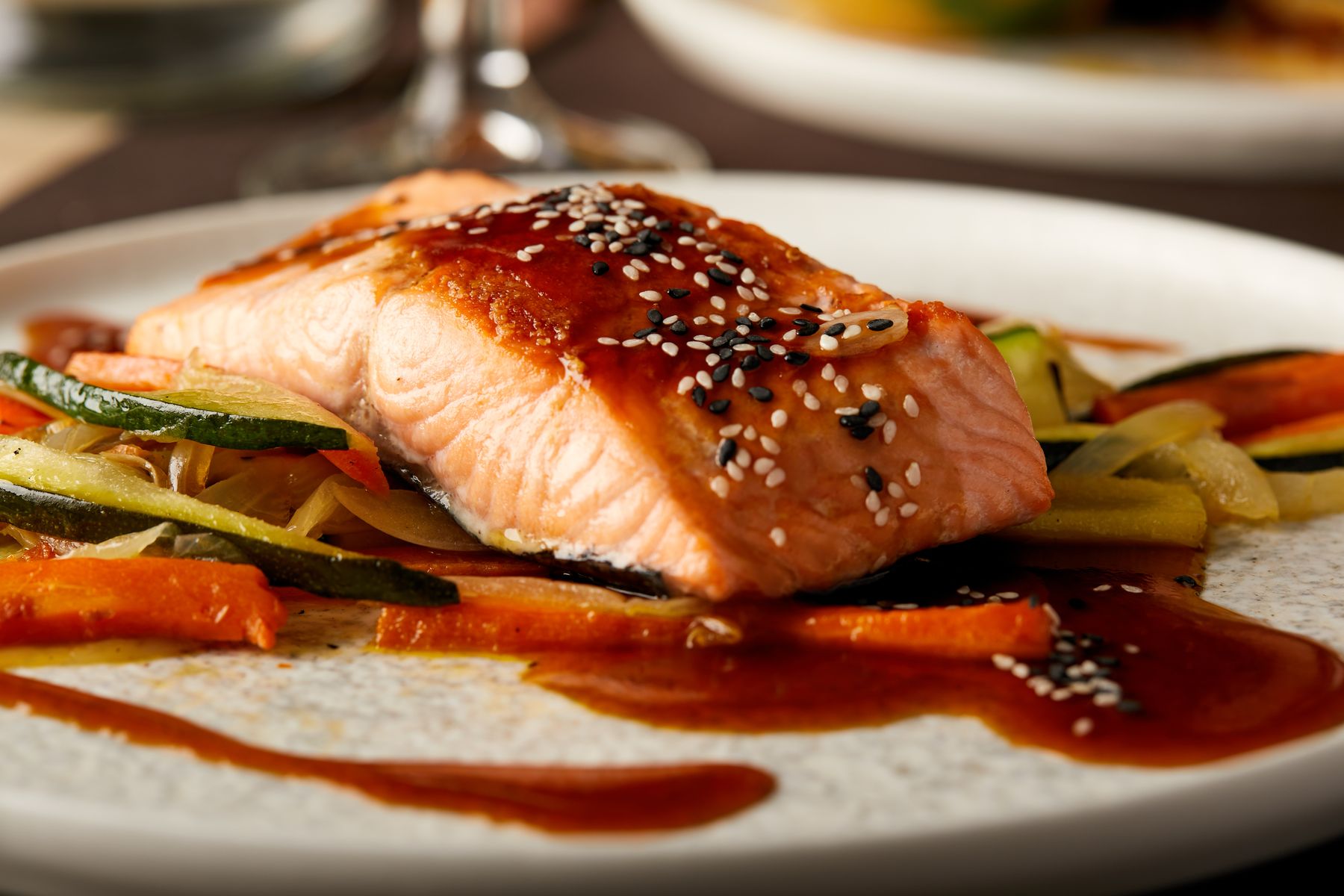 Salmón teriyaki con verduritas km 0
