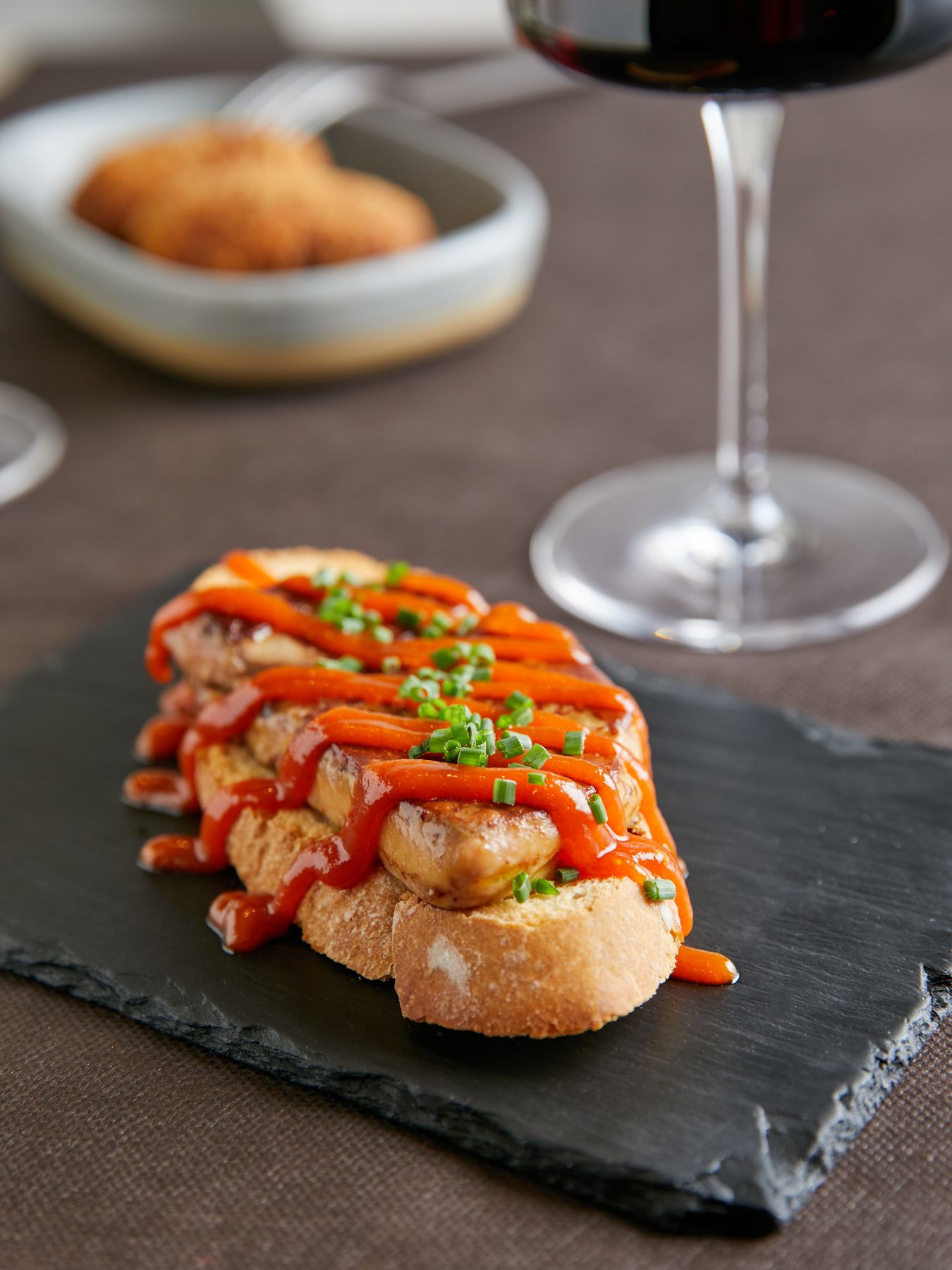 Tostadita de foie a la plancha con chutney de tomate
